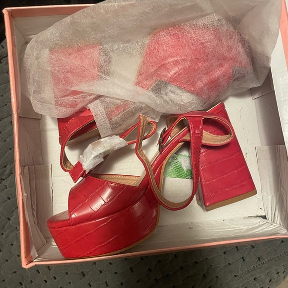 Red chunky platform heels - Picture 4 of 6